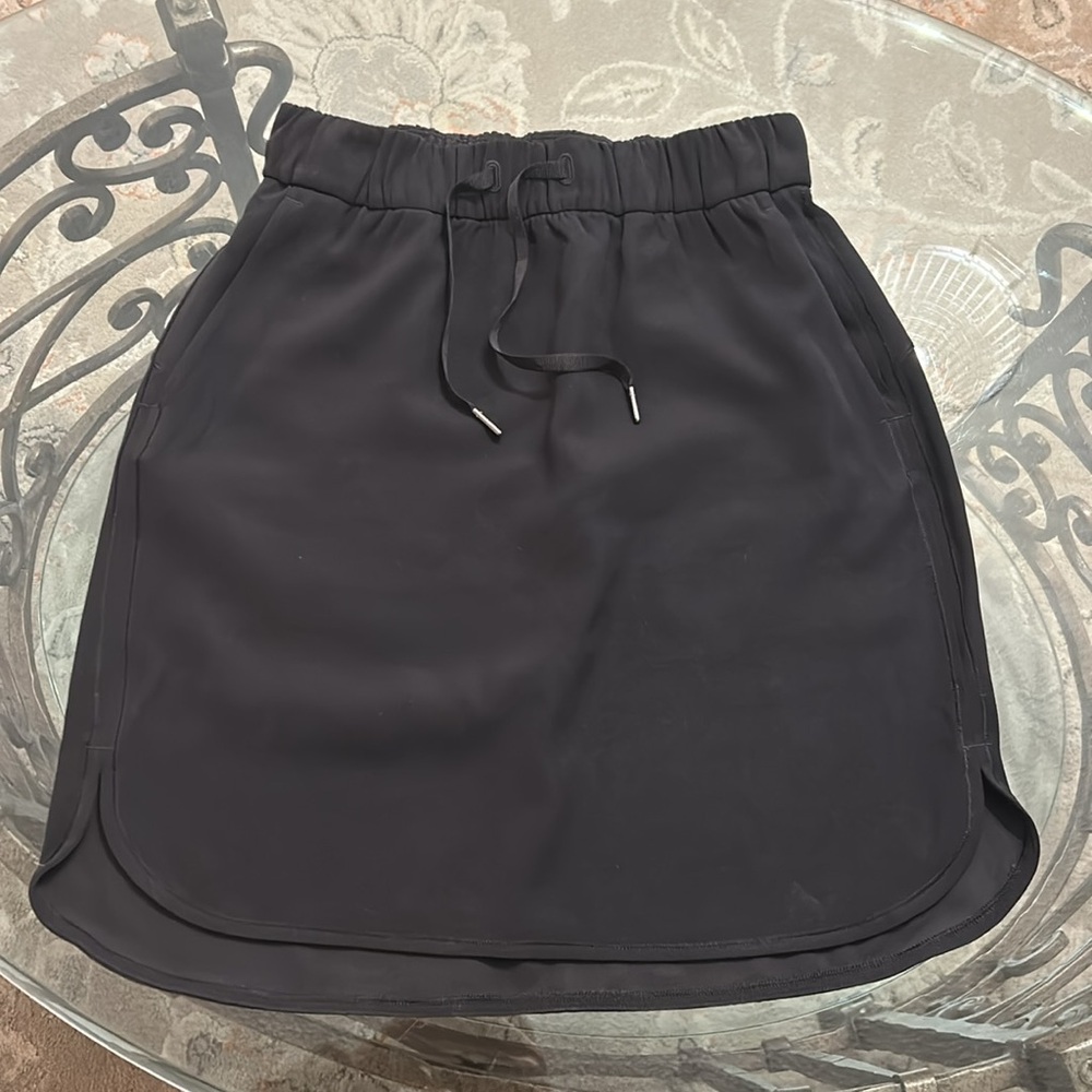 lululemon athletica On The Fly Skirt Black Size 6